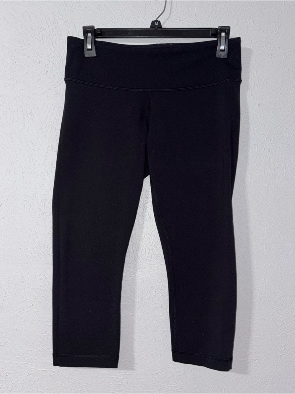 Lululemon Cropped Leggings Tagged Size 8 Black Yoga Athleisure Minimalist